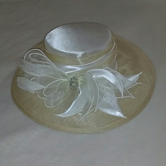 Ivory Satin and Straw Hat - the essence of femininity - Picture 1 of 8